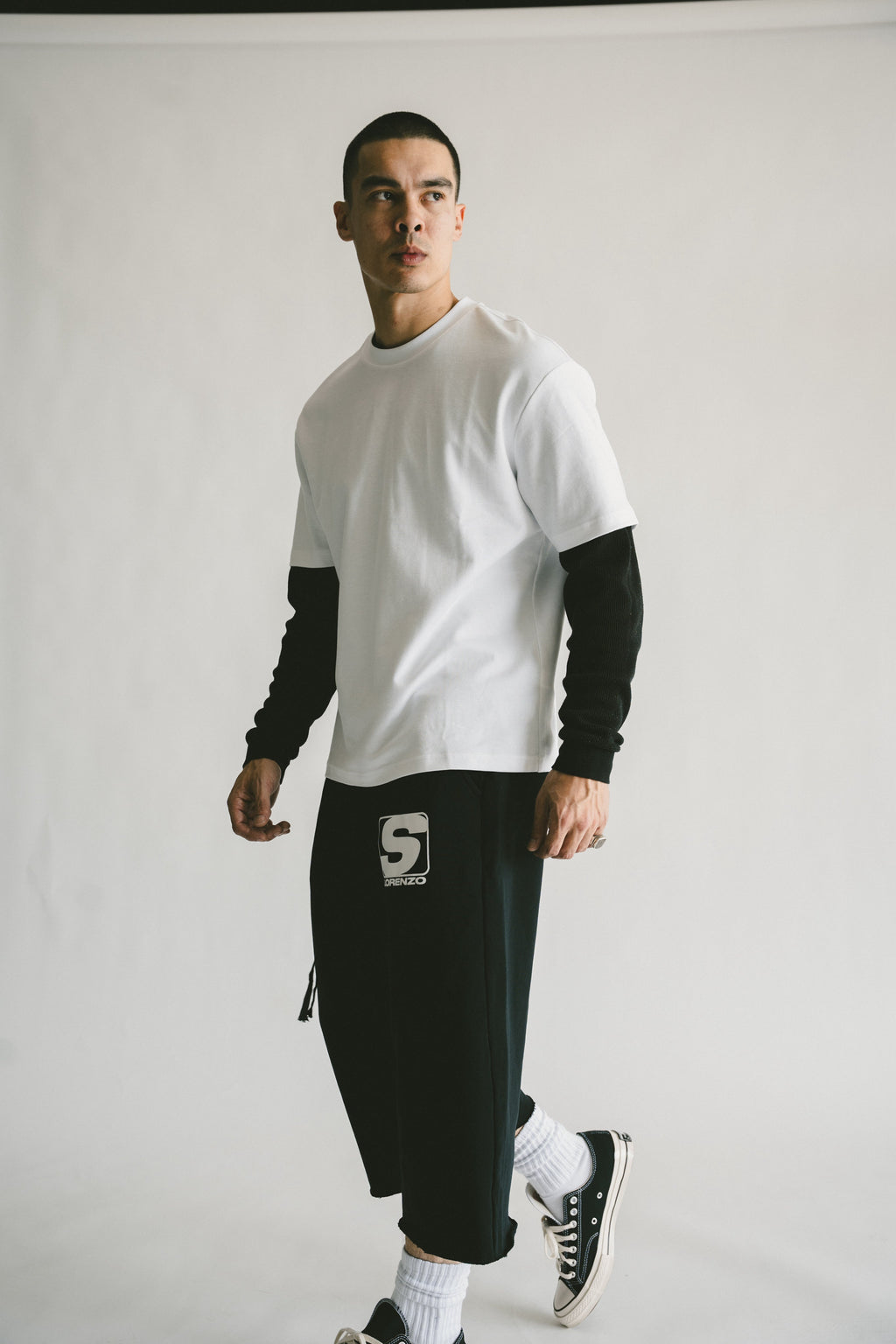 BLACK 3/4 SHORTS